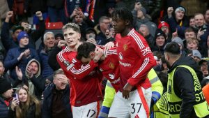 Man Utd slap jaw-dropping price tag on Chelsea target as exit talks hit crucial stage.