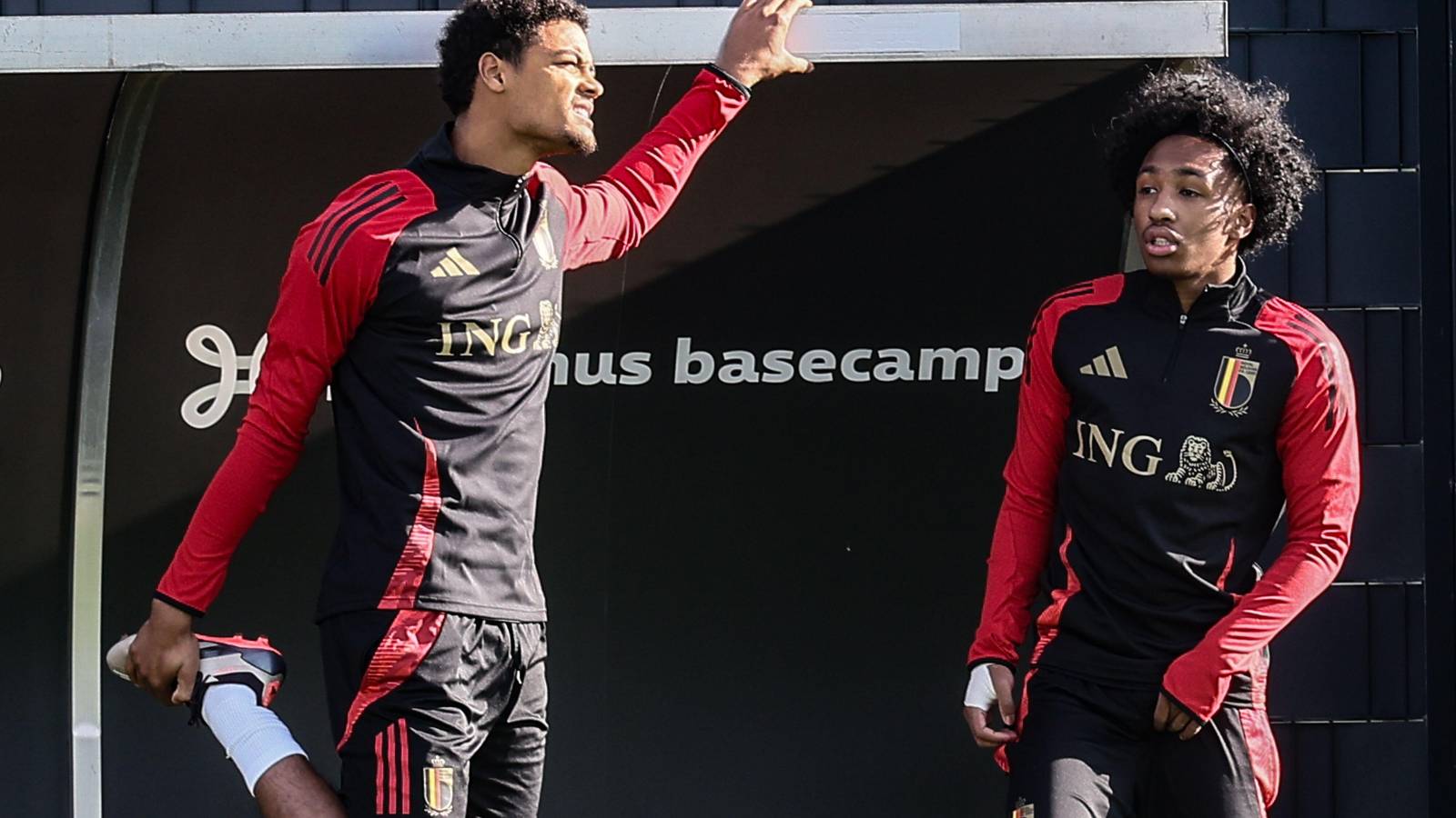 Forest seals winger deal as Liverpool target holds out for Champions League move.