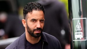 Man Utd stuns fans with unexpected swoop for ex-Everton star in bold transfer twist.